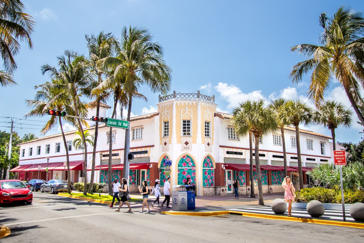 Lincoln Road Mall: Shop, Dine, and Celebrate the Magic of Miami