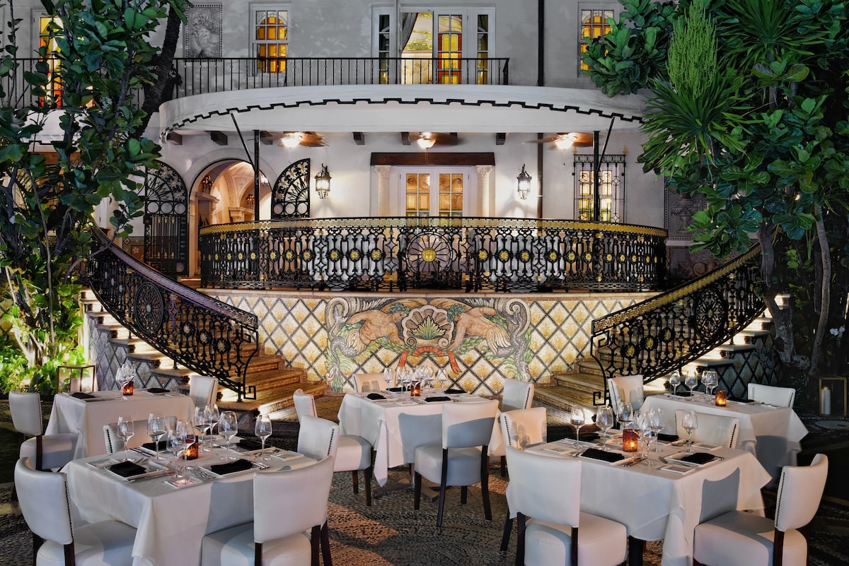 Gianni’s at the Versace Mansion Offers New Year’s Eve Al Fresco - The Miami Guide