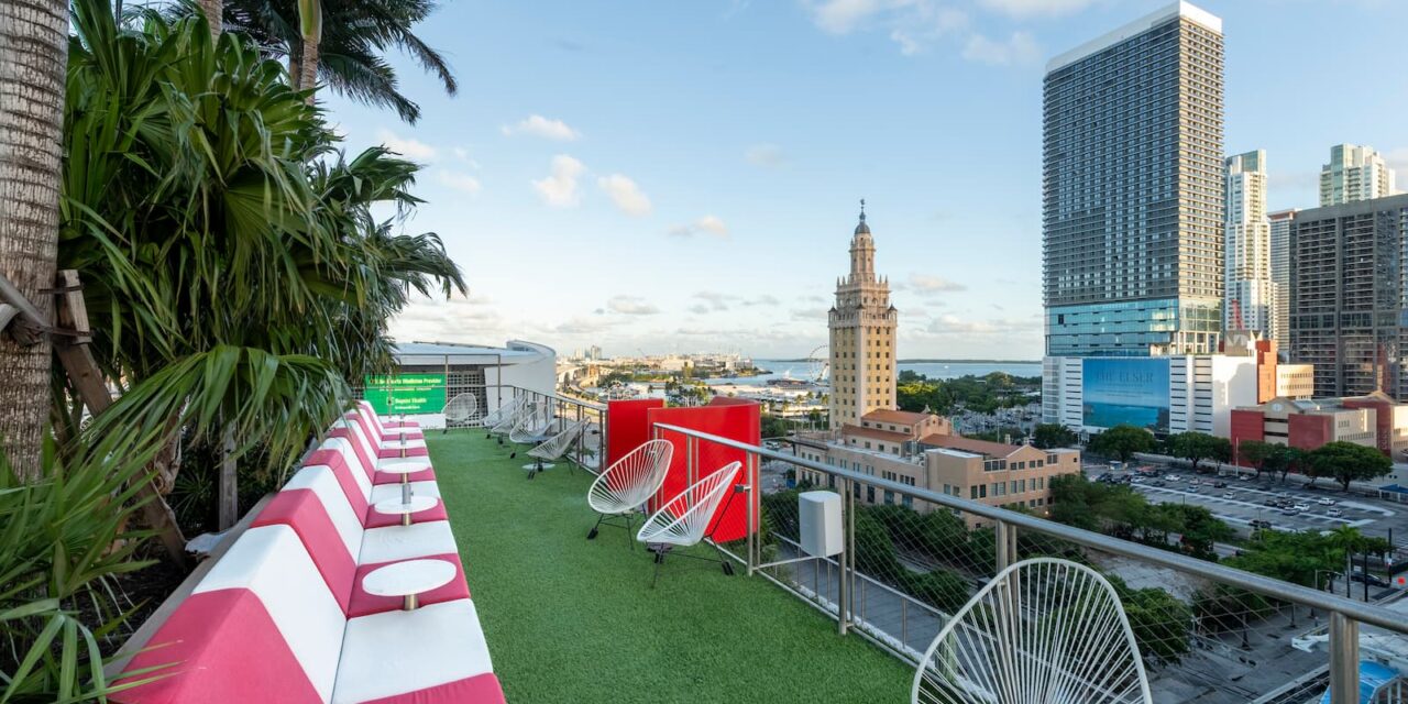 Unveiling Miami’s Hottest Happy Hour Hotspots: Sip, Savor, and Sway