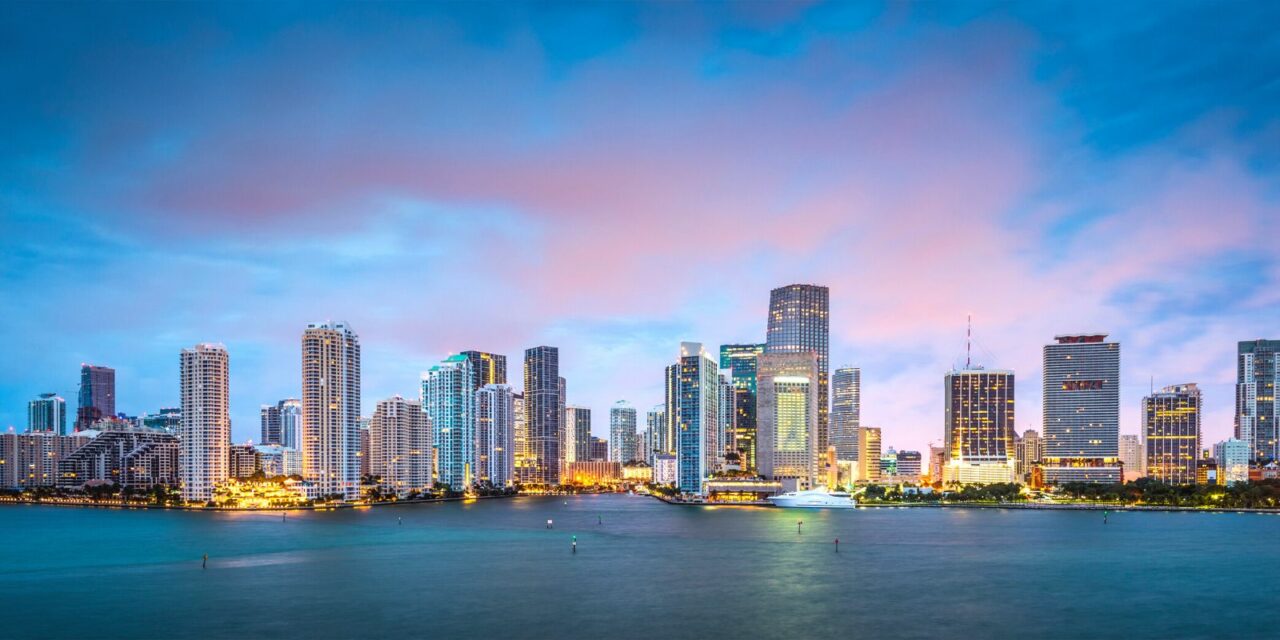 Raising the Bar: Top Rooftop Bars in Miami to Enjoy Drinks with a View